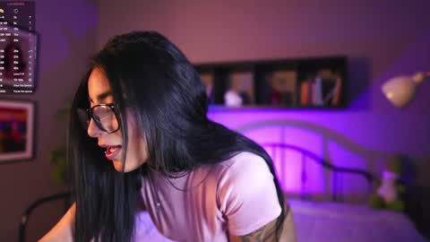 Snapshot of emma_lirys chatting on May 23, 9:52 pm Emma online show from May 23, 9:52 pm
