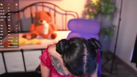 Emma online show from August 6, 8:55 pm
