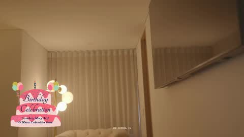 emma_lu1 online show from April 28, 10:15 pm