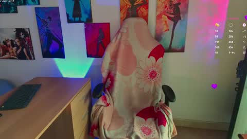 Snapshot of emma_luna059 chatting on August 4, 5:48 pm LUNA online show from August 4, 5:48 pm