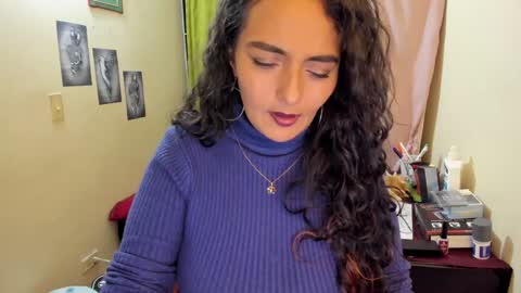 Snapshot of emma_luxy chatting on December 20, 7:01 am  emma luxy online show from December 20, 7:01 am