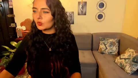 Snapshot of emma_luxy chatting on February 20, 2:07 am  emma luxy online show from February 20, 2:07 am