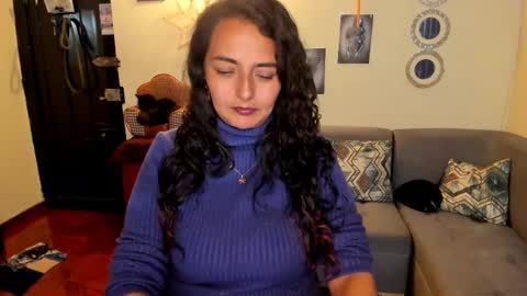 Snapshot of emma_luxy chatting on March 4, 1:12 am  emma luxy online show from March 4, 1:12 am