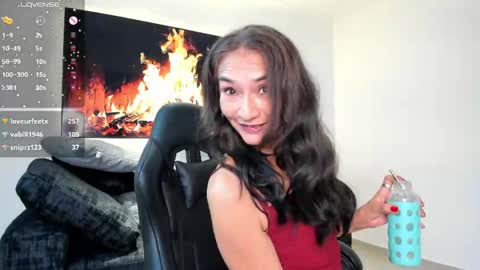 Snapshot of emma_mendoza chatting on June 3, 2:33 pm Emma online show from June 3, 2:33 pm