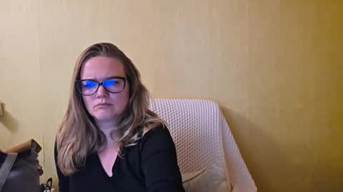 emma_misty_ online show from October 6, 3:42 pm