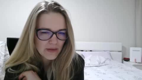 emma_misty_ online show from February 9, 8:35 pm
