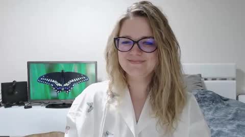 emma_misty_ online show from February 23, 5:43 pm