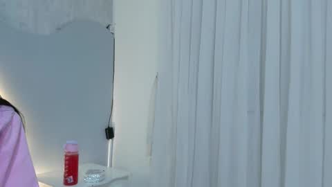 Snapshot of emma_morgann chatting on December 16, 11:15 am Emma Morgann online show from December 16, 11:15 am