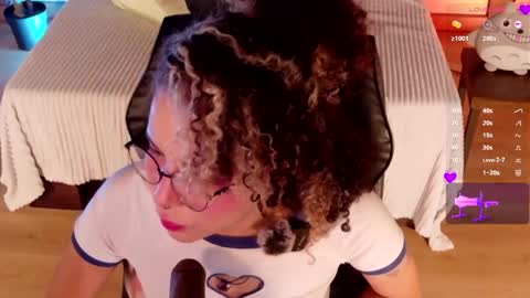 Snapshot of emma_nakamura chatting on May 12, 10:23 am online show from May 12, 10:23 am