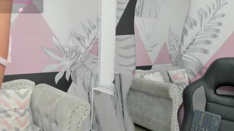 Snapshot of emma_petite4u chatting on January 16, 11:58 am Emma online show from January 16, 11:58 am