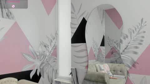 Snapshot of emma_petite4u chatting on January 18, 6:53 pm Emma online show from January 18, 6:53 pm