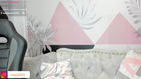 Snapshot of emma_petite4u chatting on March 1, 12:28 am Emma online show from March 1, 12:28 am