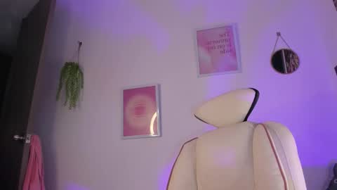 Snapshot of emma_rinaldi_ chatting on January 9, 4:48 am Emma online show from January 9, 4:48 am