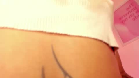 Snapshot of emma_rinaldi_ chatting on January 16, 5:00 am Emma online show from January 16, 5:00 am