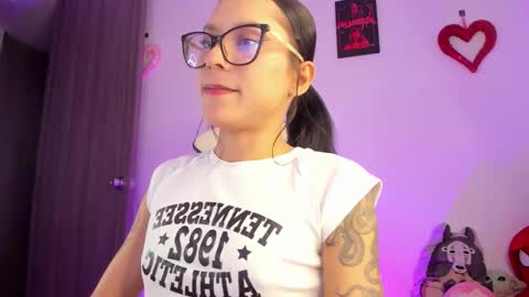 Snapshot of emma_rinaldi_ chatting on February 25, 12:42 am Emma online show from February 25, 12:42 am