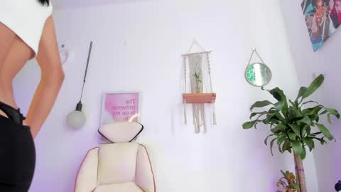 Snapshot of emma_rinaldi_ chatting on April 9, 3:28 pm Emma online show from April 9, 3:28 pm