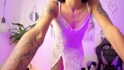 Snapshot of emma_rinaldi_ chatting on April 15, 2:35 pm Emma online show from April 15, 2:35 pm
