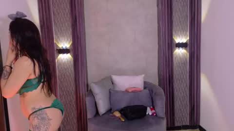 Snapshot of emma_rouse69 chatting on July 31, 5:23 pm Emma Rouse Independent Model online show from July 31, 5:23 pm