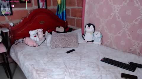 Snapshot of emma_ruiiz_ chatting on November 29, 2:47 am emma online show from November 29, 2:47 am