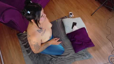 Snapshot of emma_s3xxy chatting on June 4, 10:21 am emma online show from June 4, 10:21 am