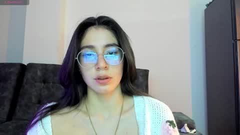 Emma online show from December 3, 1:19 am