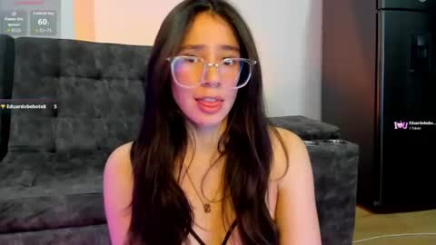 Snapshot of emma_sandovaal chatting on July 8, 6:51 am Emma online show from July 8, 6:51 am