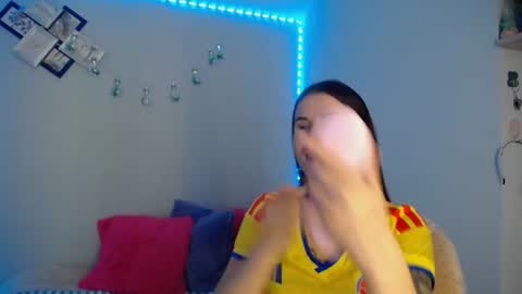 Snapshot of emma_sweethot chatting on June 17, 4:08 pm Emma Black online show from June 17, 4:08 pm