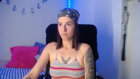 Snapshot of emma_sweethot chatting on June 24, 5:56 pm Emma Black online show from June 24, 5:56 pm