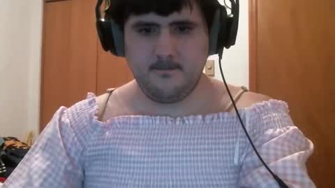 Snapshot of emma_the_boy chatting on January 7, 9:56 am emma_the_boy online show from January 7, 9:56 am