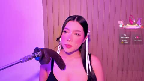 Snapshot of emma_walton_ chatting on May 24, 3:22 am online show from May 24, 3:22 am