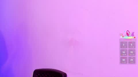Snapshot of emma_walton_ chatting on June 10, 11:31 am online show from June 10, 11:31 am