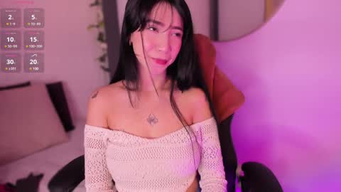 Snapshot of emma_woods__ chatting on January 2, 12:24 pm emma_woods__ online show from January 2, 12:24 pm