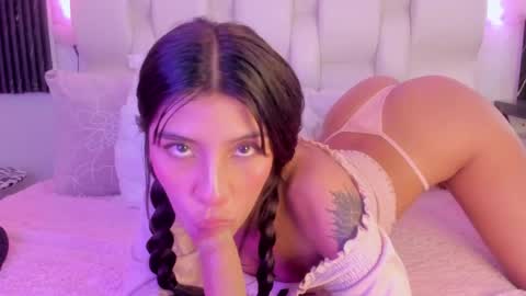 emmaa00_ online show from April 29, 6:47 pm