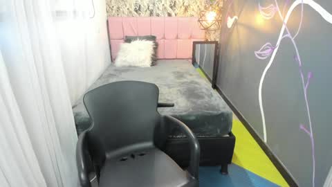 Snapshot of emmaaevans_ chatting on January 30, 12:16 pm Emma Evans online show from January 30, 12:16 pm