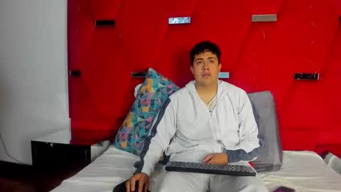 EmmaAndDemon online show from December 21, 12:34 pm