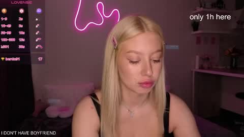 Snapshot of emmaandjake chatting on May 21, 3:19 pm emmaandjake online show from May 21, 3:19 pm