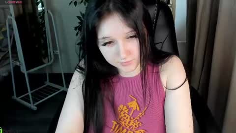 Snapshot of emmablissa chatting on June 11, 2:53 am emmablissa online show from June 11, 2:53 am