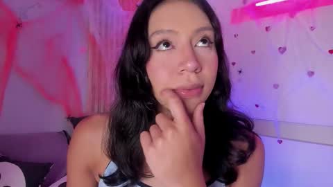 emmaclark_1 online show from October 27, 9:08 pm