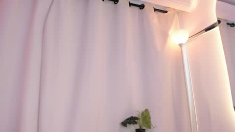 emmaclark_1 online show from November 28, 10:01 pm