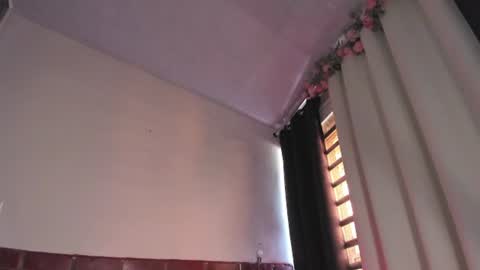 emmaclark_1 online show from June 20, 8:33 pm
