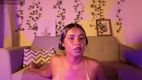 Snapshot of emmaconneer chatting on October 30, 2:35 am Emma online show from October 30, 2:35 am