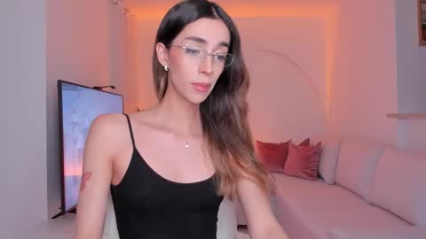 Snapshot of emmacorrea chatting on September 12, 2:11 am Emma voger online show from September 12, 2:11 am