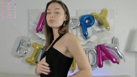 Snapshot of emmacrown chatting on December 4, 6:12 am Emma online show from December 4, 6:12 am