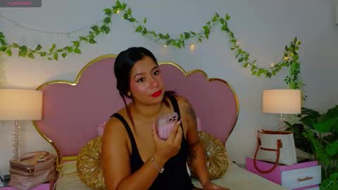 Snapshot of emmacrush chatting on November 6, 9:15 pm Welcome Im yosein Your love is my passion activate it with your tips and enjoy with me online show from November 6, 9:15 pm