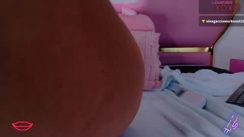 Snapshot of emmacrush chatting on November 20, 11:48 pm Welcome Im yosein Your love is my passion activate it with your tips and enjoy with me online show from November 20, 11:48 pm