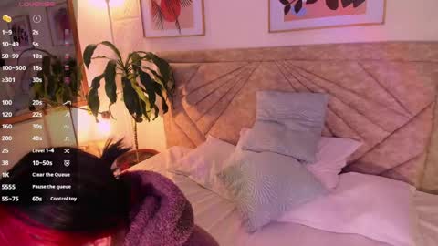 Snapshot of emmaduff_ chatting on May 10, 12:32 pm online show from May 10, 12:32 pm