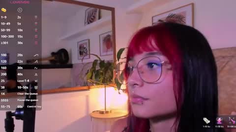 Snapshot of emmaduff_ chatting on May 17, 7:54 pm online show from May 17, 7:54 pm