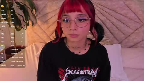 Snapshot of emmaduff_ chatting on May 22, 8:25 pm online show from May 22, 8:25 pm