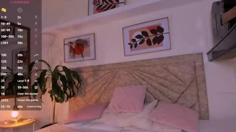 Snapshot of emmaduff_ chatting on June 6, 11:37 am online show from June 6, 11:37 am