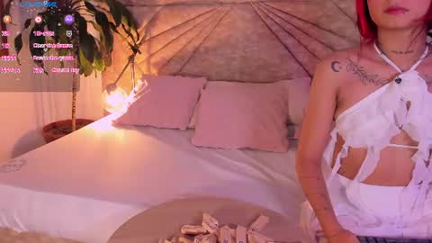 Snapshot of emmaduff_ chatting on June 11, 11:41 am online show from June 11, 11:41 am